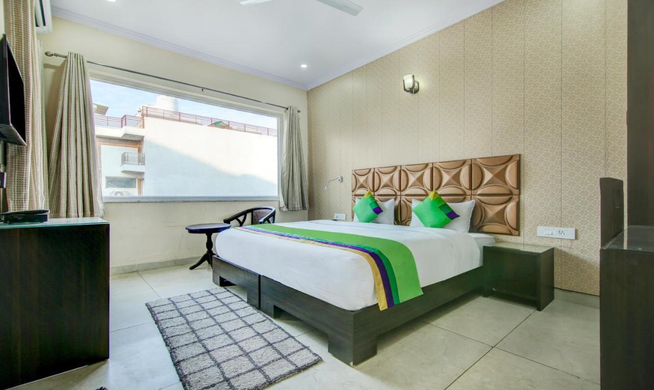 Treebo Trend Blooms Premium Hotel คูร์เคาน์ ภายนอก รูปภาพ