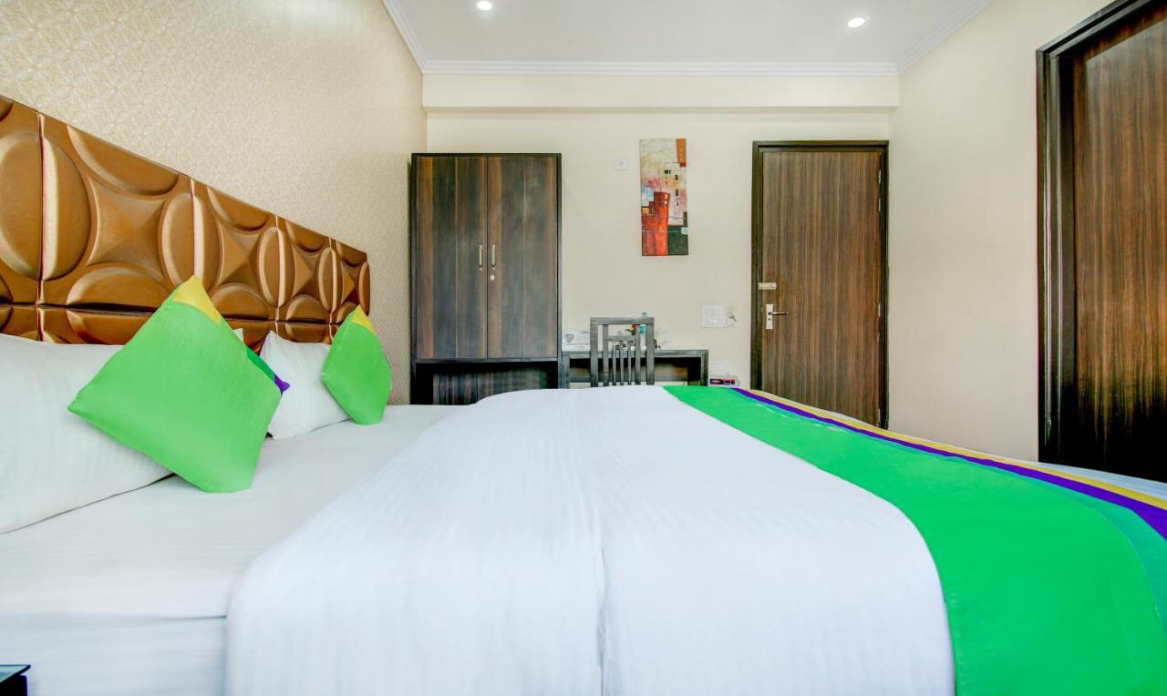 Treebo Trend Blooms Premium Hotel คูร์เคาน์ ภายนอก รูปภาพ