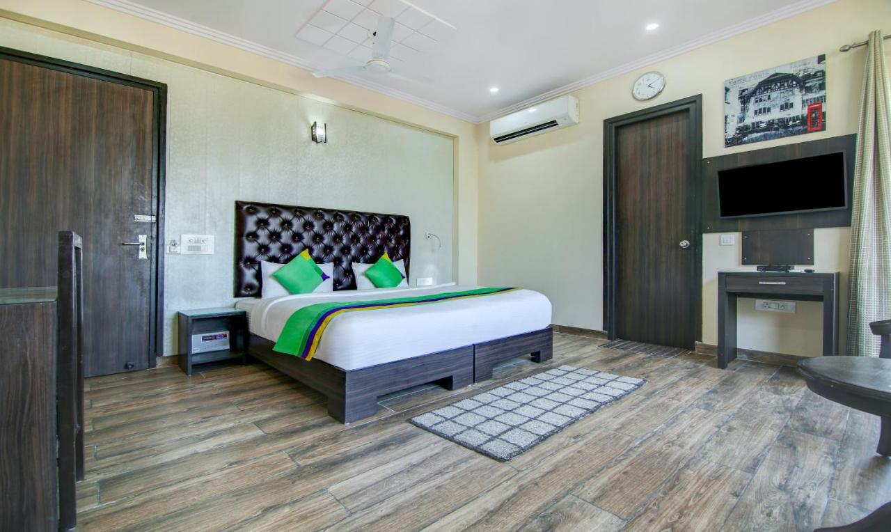 Treebo Trend Blooms Premium Hotel คูร์เคาน์ ภายนอก รูปภาพ